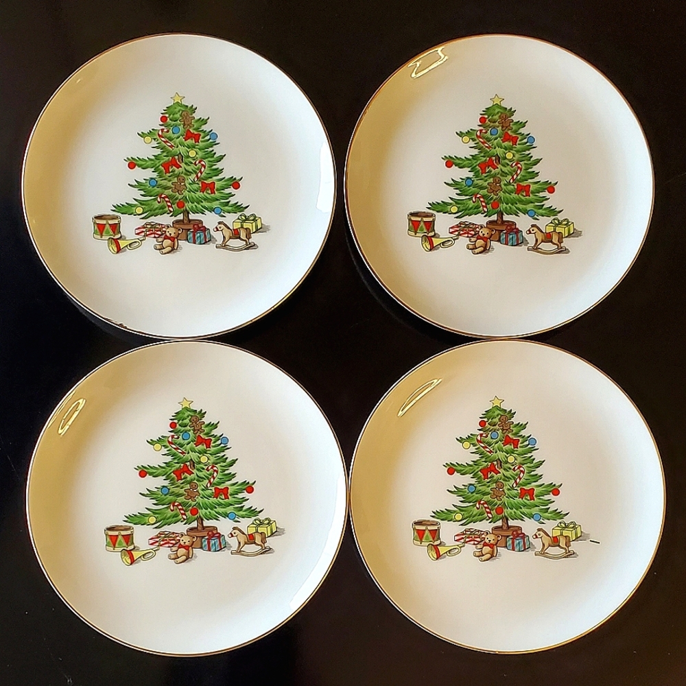 (4) 7 1/2" Christmas Tree🎄 Cake 🎂 🥮 Plates